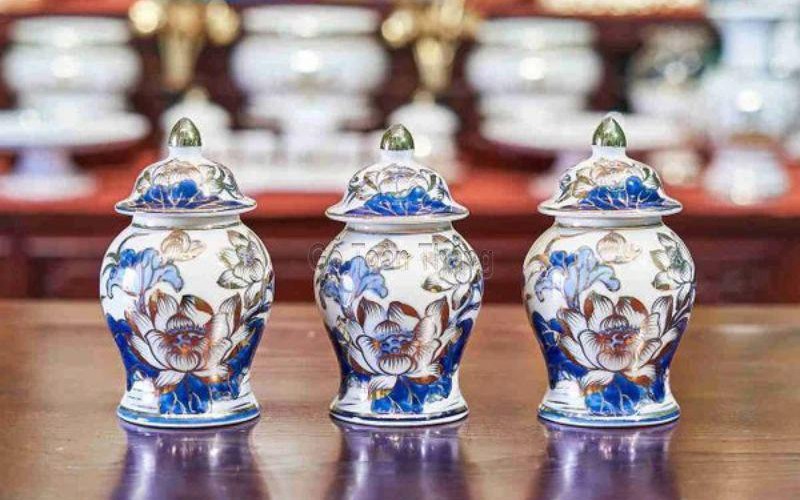 Người nghèo cũng có thể giàu nhờ đặt 3 hũ gạo, muối, nước trên bàn thờ