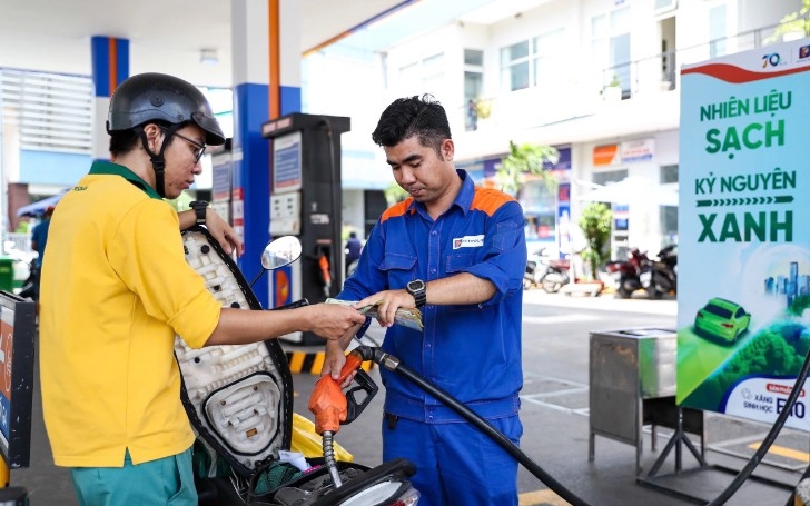 Nỗ lực kiềm giá xăng dầu: Kỳ điều hành mới, một mặt hàng không cao hơn 40.455 đồng/lít