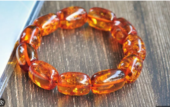 Vòng hổ phách có trừ tà không? Vòng hổ phách phù hợp để sử dụng trong trường hợp nào? - Ảnh 1. Vòng hổ phách có trừ tà không? Vòng hổ phách phù hợp để sử dụng trong trường hợp nào? - Ảnh 1.