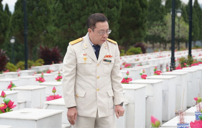 TTƯT. Bác sĩ Lê Hữu Tuấn - Khám chữa bệnh và giữ hồn cốt y học cổ truyền - Ảnh 1.