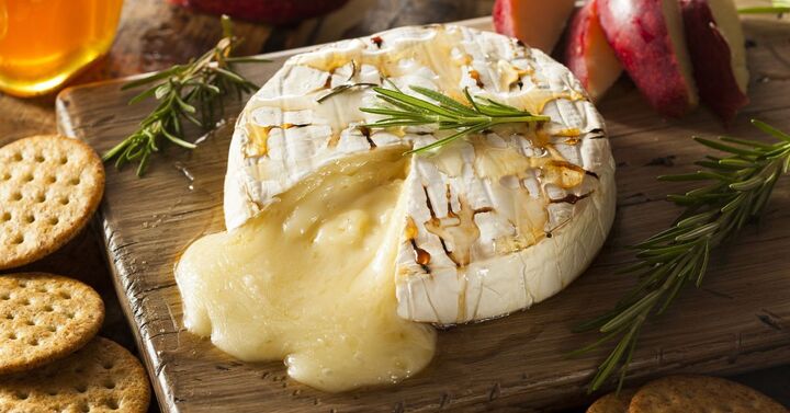 baked-camembert-cheese-with-honey-and-rosemary-14122096-1774516368010-17745163682661377195404.jpg