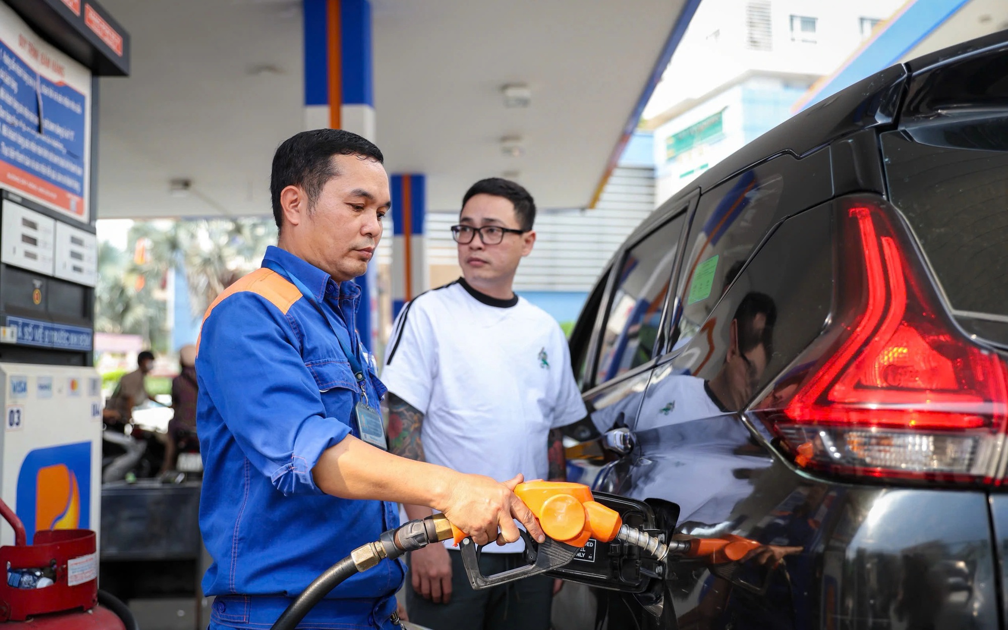 Ch&iacute;nh phủ tạm ứng 8 . 000 Tỷ đồng cho qũy B&igrave;nh ổn gi&aacute; xăng dầu năm 2026 - Ảnh 1.