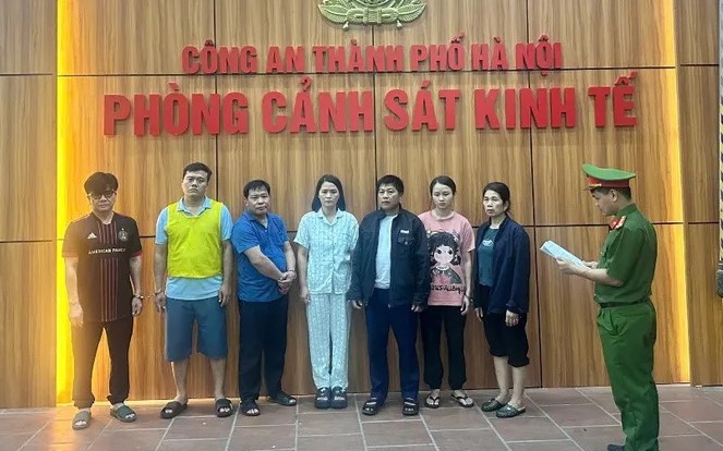 H&agrave; Nội: "Ph&ugrave; ph&eacute;p" 300 tấn thịt lợn bệnh v&agrave;o chợ đầu mối v&agrave; trường học, 8 bị can bị khởi tố