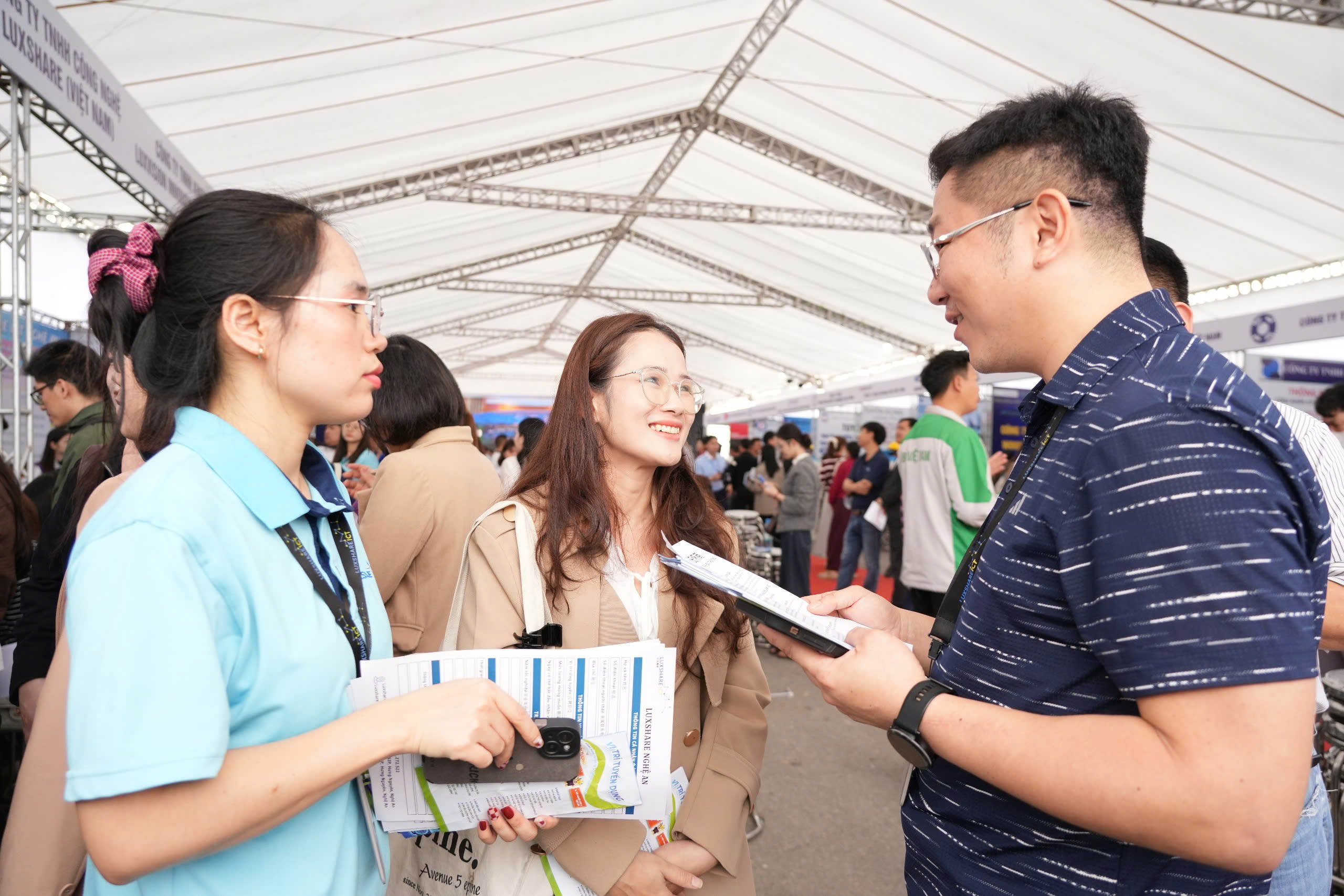 Lao động bỏ phố về quê tìm việc và những cơ hội rộng mở - Ảnh 2. Lao động bỏ phố về quê tìm việc và những cơ hội rộng mở - Ảnh 2.