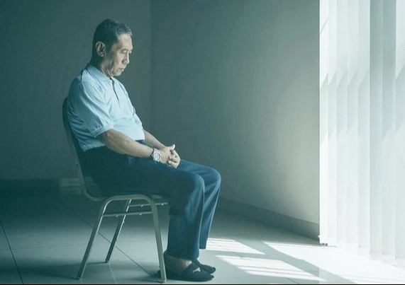 Cay đắng nghỉ hưu: Khi hào quang quyền lực chỉ còn là ký ức - Ảnh 1. Cay đắng nghỉ hưu: Khi hào quang quyền lực chỉ còn là ký ức - Ảnh 1.