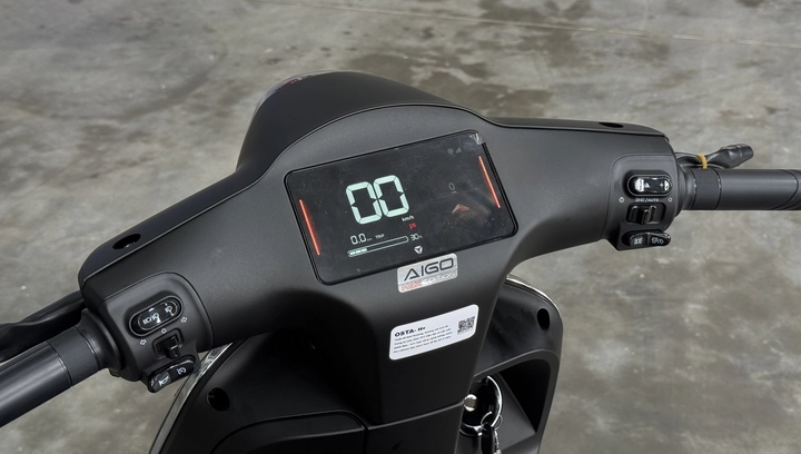 Xe m&aacute;y điện gi&aacute; 27,5 triệu ở Việt Nam trang bị c&ocirc;ng nghệ &ocirc; t&ocirc;, đi 181km/lần sạc, rẻ hơn Vision, chỉ như xe số Wave Alpha - Ảnh 3.