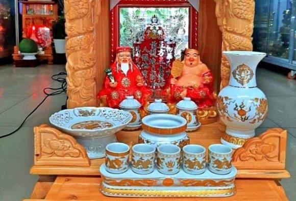 Đ&acirc;y mới l&agrave; thời điểm thay hũ gạo muối tr&ecirc;n b&agrave;n thờ thần t&agrave;i thu h&uacute;t t&agrave;i lộc cho gia đ&igrave;nh - Ảnh 1.