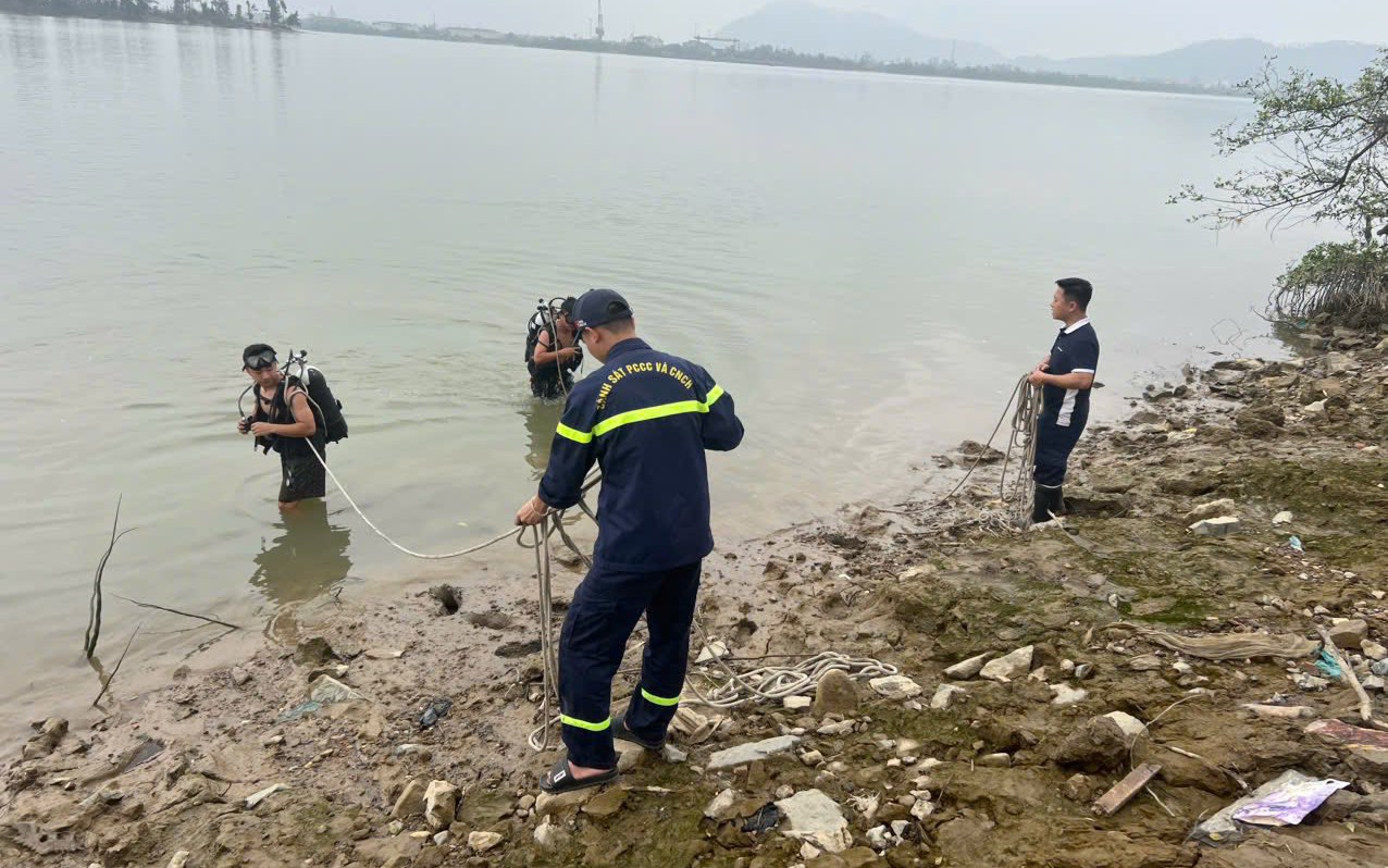 T&igrave;m thấy thi thể nam sinh đuối nước tr&ecirc;n s&ocirc;ng Lam sau hơn 1 ng&agrave;y t&igrave;m kiếm