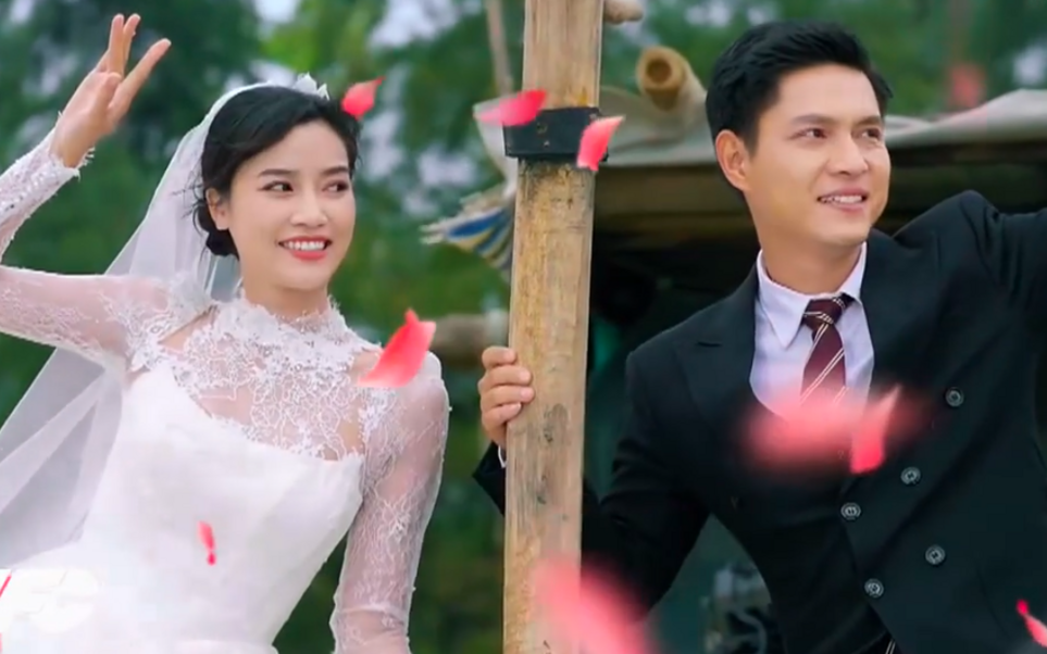 Cặp đôi đình đám phim 'Giờ Vàng' VTV chụp ảnh cưới, khán giả cười ngất