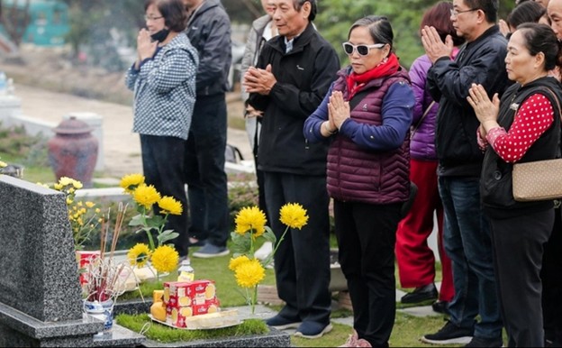 B&agrave;i học bất k&iacute;nh ở nghĩa trang dịp Thanh minh - Ảnh 2.