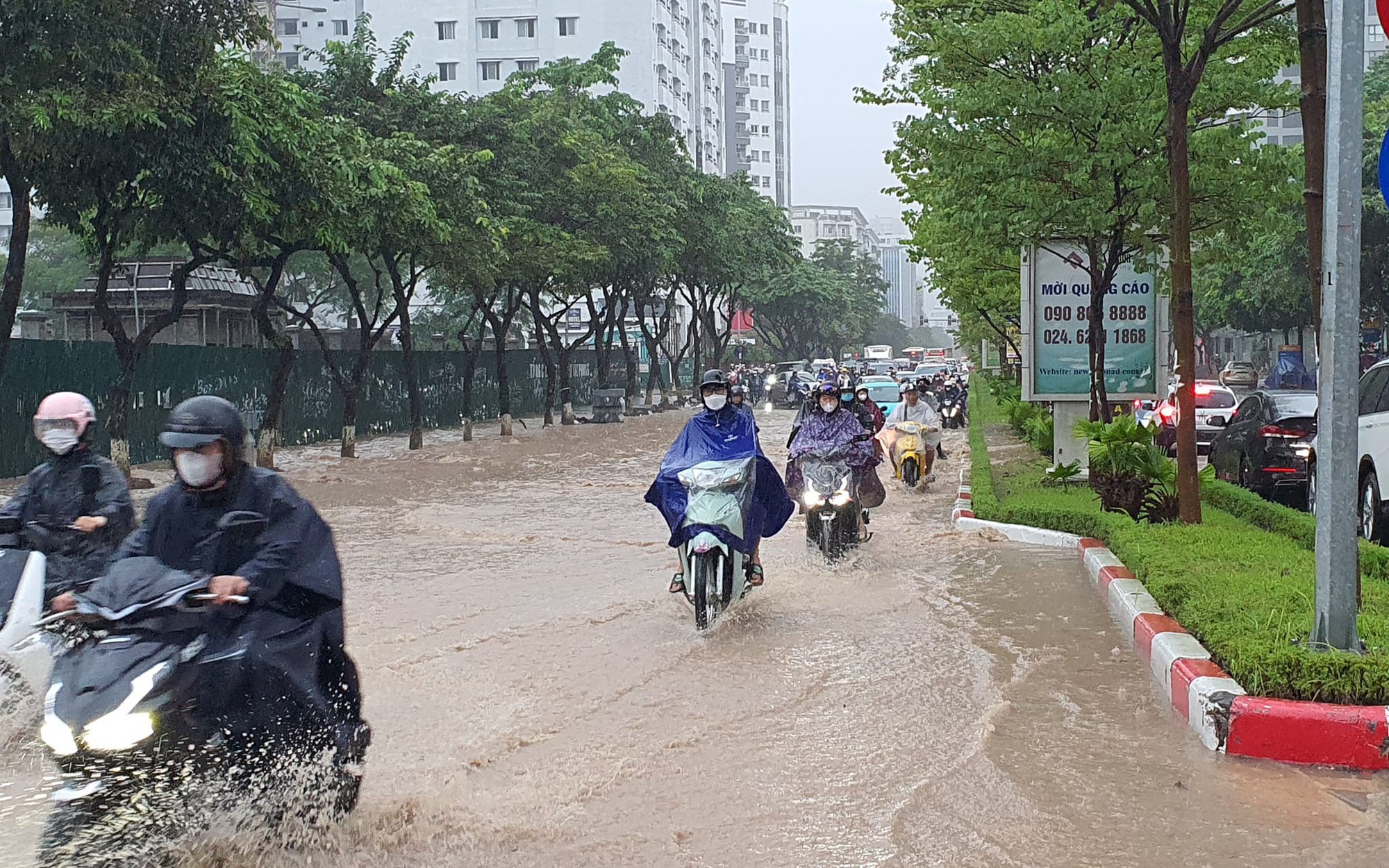 Thời tiết H&agrave; Nội lại mưa r&eacute;t khi kh&ocirc;ng kh&iacute; lạnh tr&agrave;n về? 