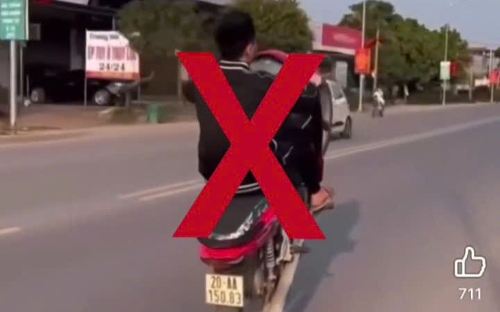  'Bốc đầu' xe m&aacute;y tr&ecirc;n đường, nam thanh ni&ecirc;n nhận c&aacute;i kết nhớ đời  - Ảnh 2.