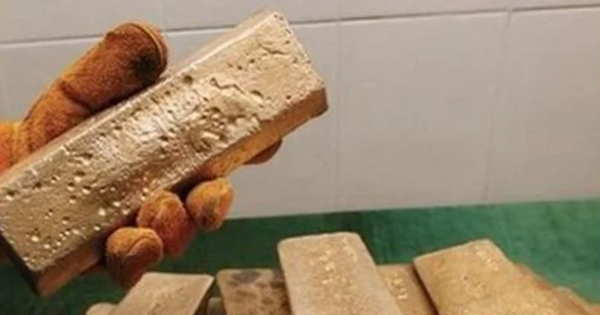Người Đàn Ông Ngất Xỉu Khi Phát Hiện Đã Vứt Nhầm 20 Thỏi Vàng Vào Thùng Rác