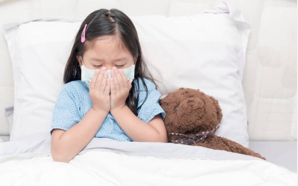 Bé trai 6 tuổi ho suốt 6 tháng không khỏi, bác sĩ chỉ rõ nguyên nhân bất ngờ