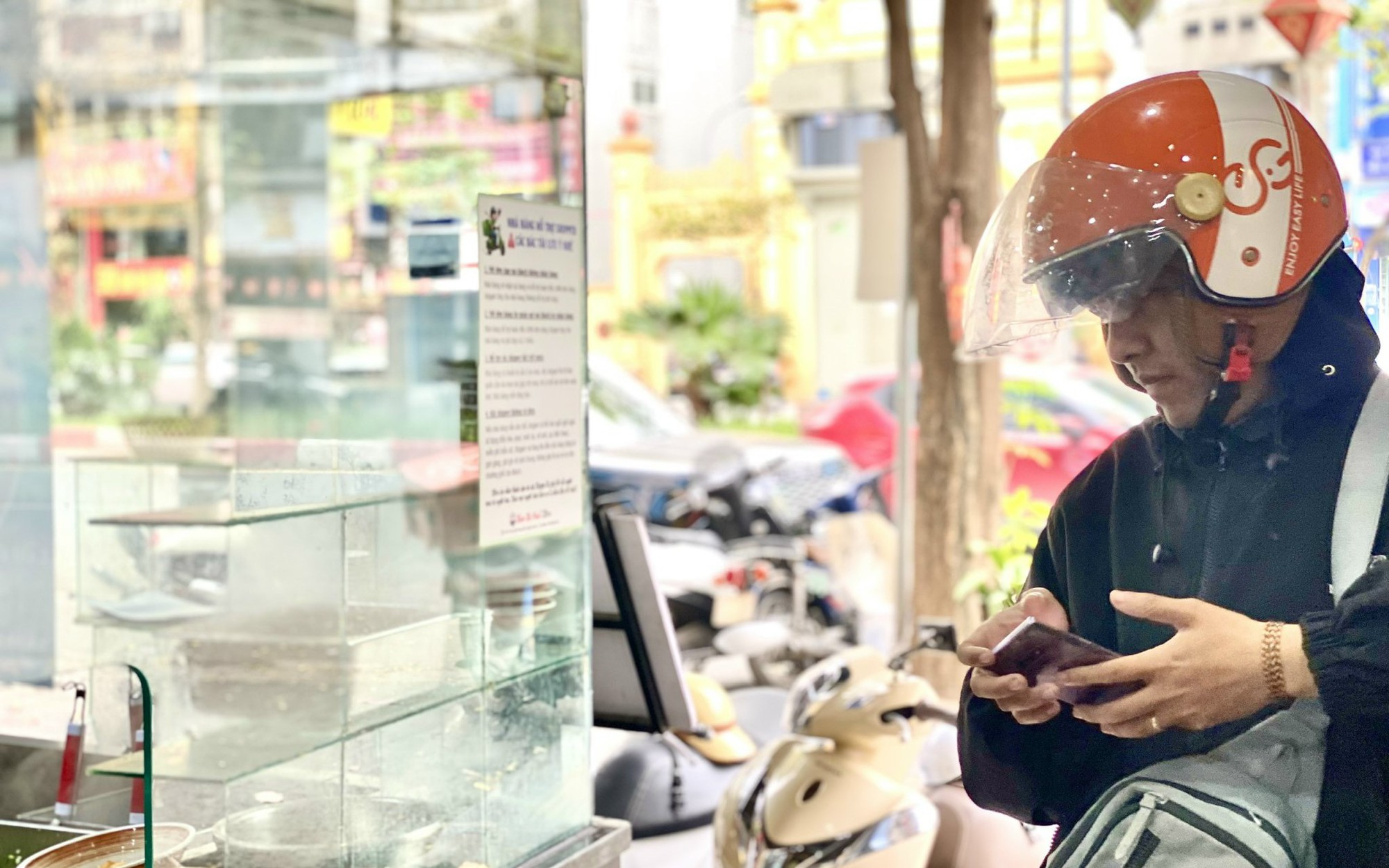 Quán ăn đưa ra luật riêng cho shipper, hành động nhỏ gây ấm lòng cộng đồng
