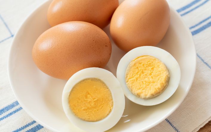 Ăn gì chống rụng tóc hiệu quả? Chuyên gia dinh dưỡng gợi ý thực phẩm vàng