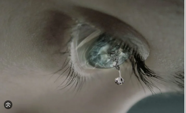 Hiện tượng người sắp chết chảy nước mắt c&oacute; đ&aacute;ng lo kh&ocirc;ng? N&ecirc;n l&agrave;m g&igrave; khi gặp? - Ảnh 1.