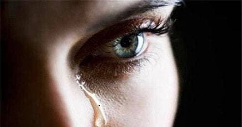 Hiện tượng người sắp chết chảy nước mắt c&oacute; đ&aacute;ng lo kh&ocirc;ng? N&ecirc;n l&agrave;m g&igrave; khi gặp? - Ảnh 4.