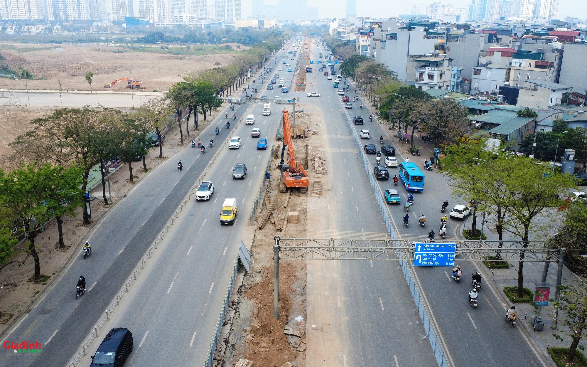 Hà Nội: Hiện trạng đường Võ Chí Công sau tháo dỡ dải phân cách để thi công kênh Thụy Phương