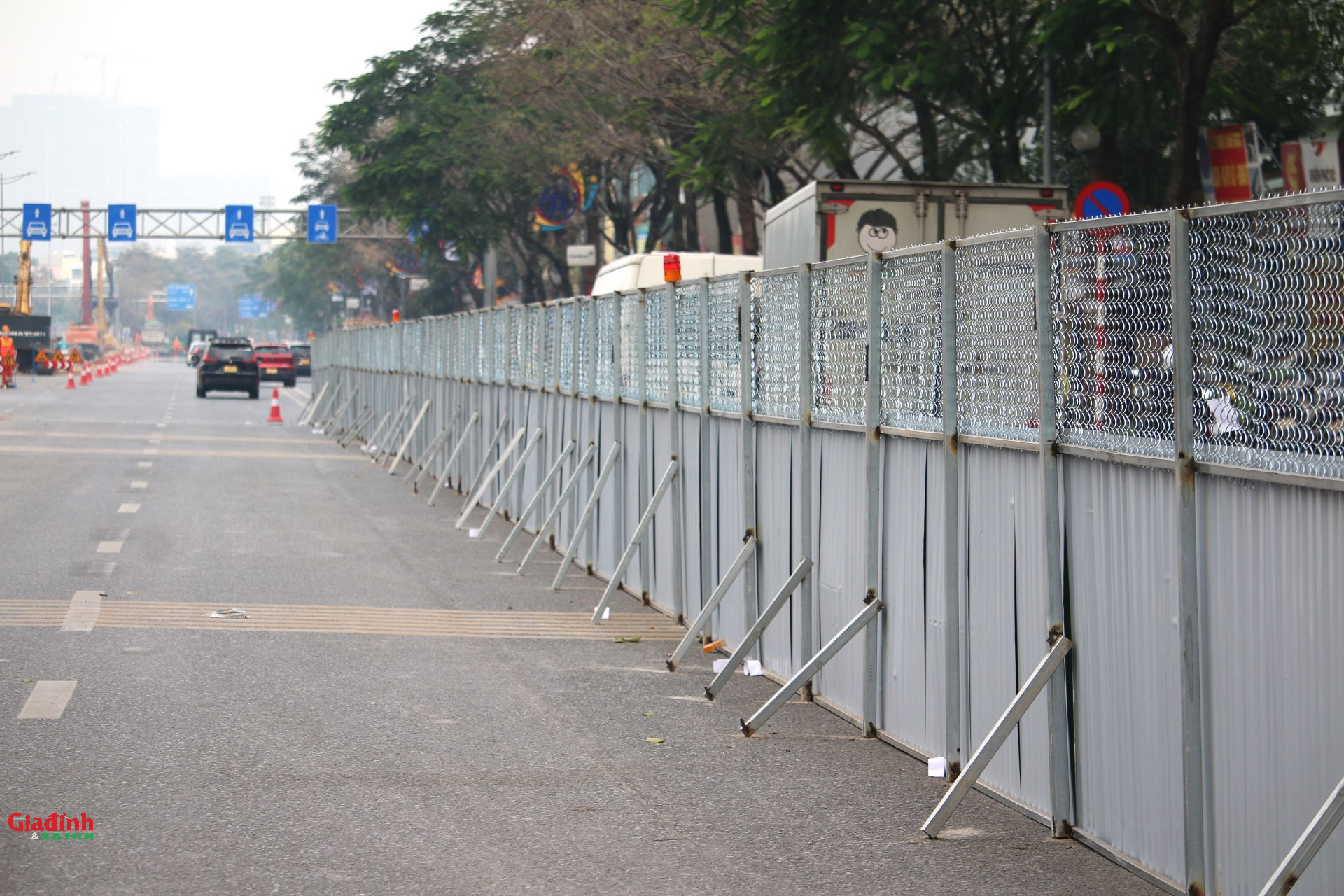 H&agrave; Nội th&aacute;o dải ph&acirc;n c&aacute;ch đường V&otilde; Ch&iacute; C&ocirc;ng để thi c&ocirc;ng cống hộp 920 tỷ đồng - Ảnh 3.