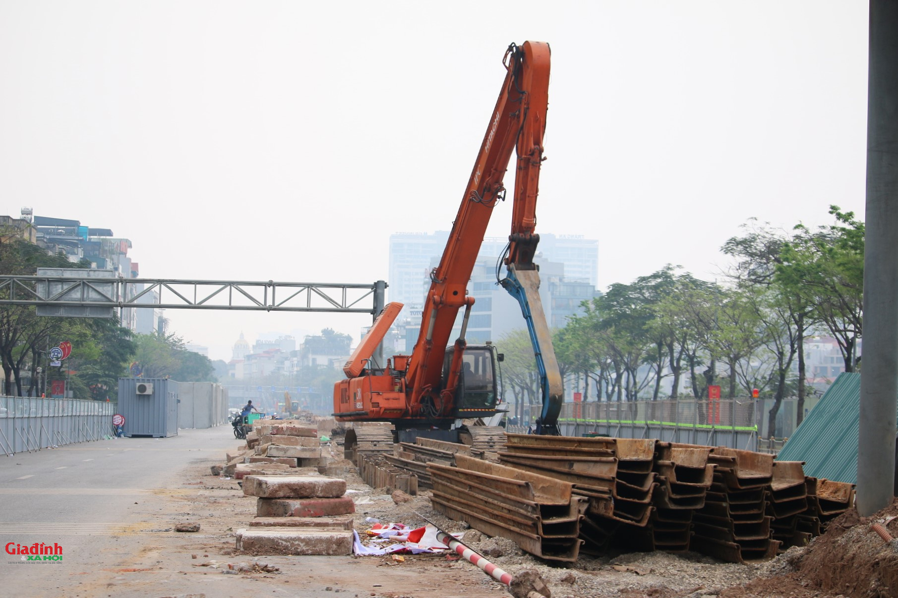 H&agrave; Nội th&aacute;o dải ph&acirc;n c&aacute;ch đường V&otilde; Ch&iacute; C&ocirc;ng để thi c&ocirc;ng cống hộp 920 tỷ đồng - Ảnh 11.