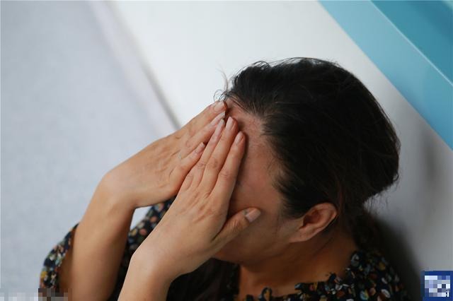 Tưởng con d&acirc;u cho quần &aacute;o cũ, về nh&agrave; mở ra t&ocirc;i bật kh&oacute;c khi thấy thứ trong t&uacute;i &aacute;o - Ảnh 1.