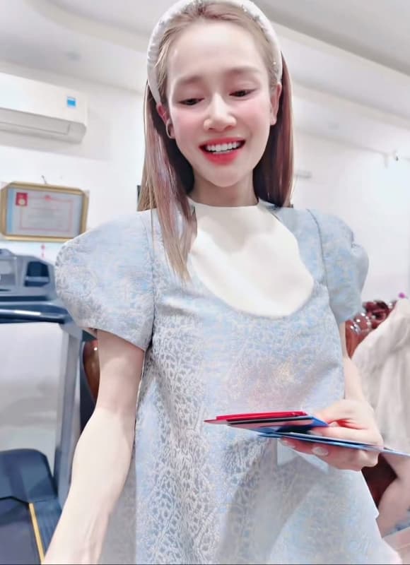 V&oacute;c d&aacute;ng kh&oacute; tin sau sinh con thứ 3 của Nh&atilde; Phương - Ảnh 3.