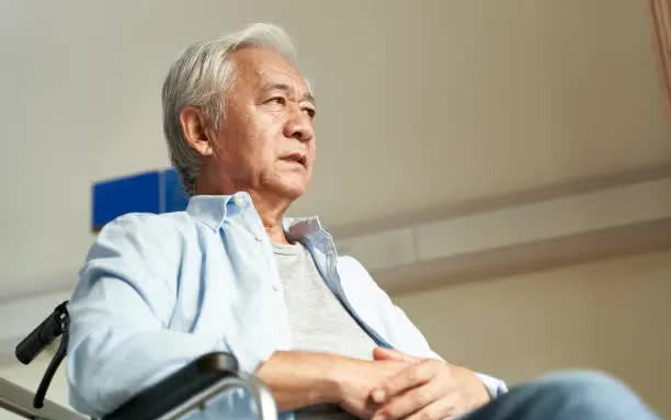 Nuông chiều con suốt 30 năm, về già cha lâm cảnh không mua nổi nhà cho con
