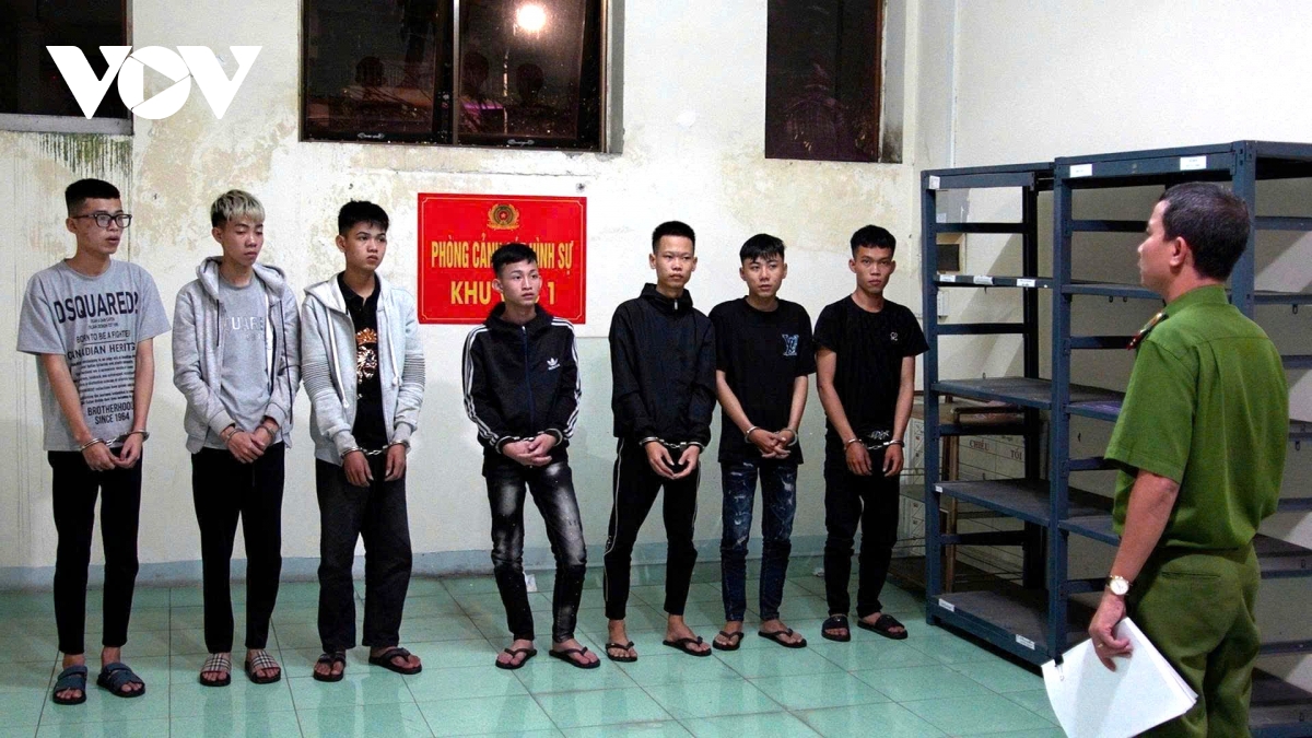 Giải quyết m&acirc;u thuẫn bằng rựa: 1 thiếu ni&ecirc;n tử vong, 7 thanh ni&ecirc;n bị tạm giữ - Ảnh 1.