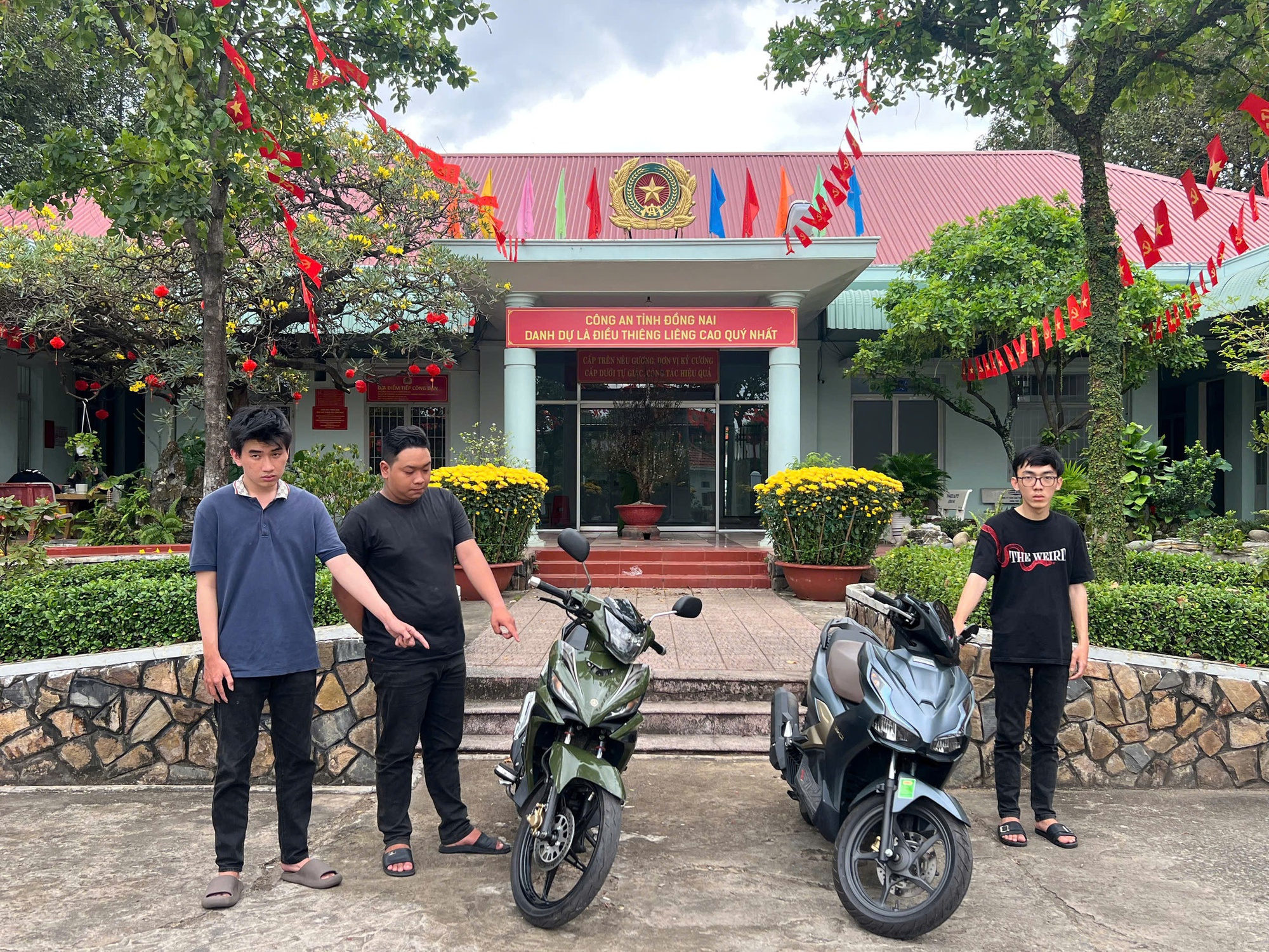 Tìm bị hại liên quan nhóm giả danh công an, cưỡng đoạt tiền người dân - Ảnh 3. Tìm bị hại liên quan nhóm giả danh công an, cưỡng đoạt tiền người dân - Ảnh 3.