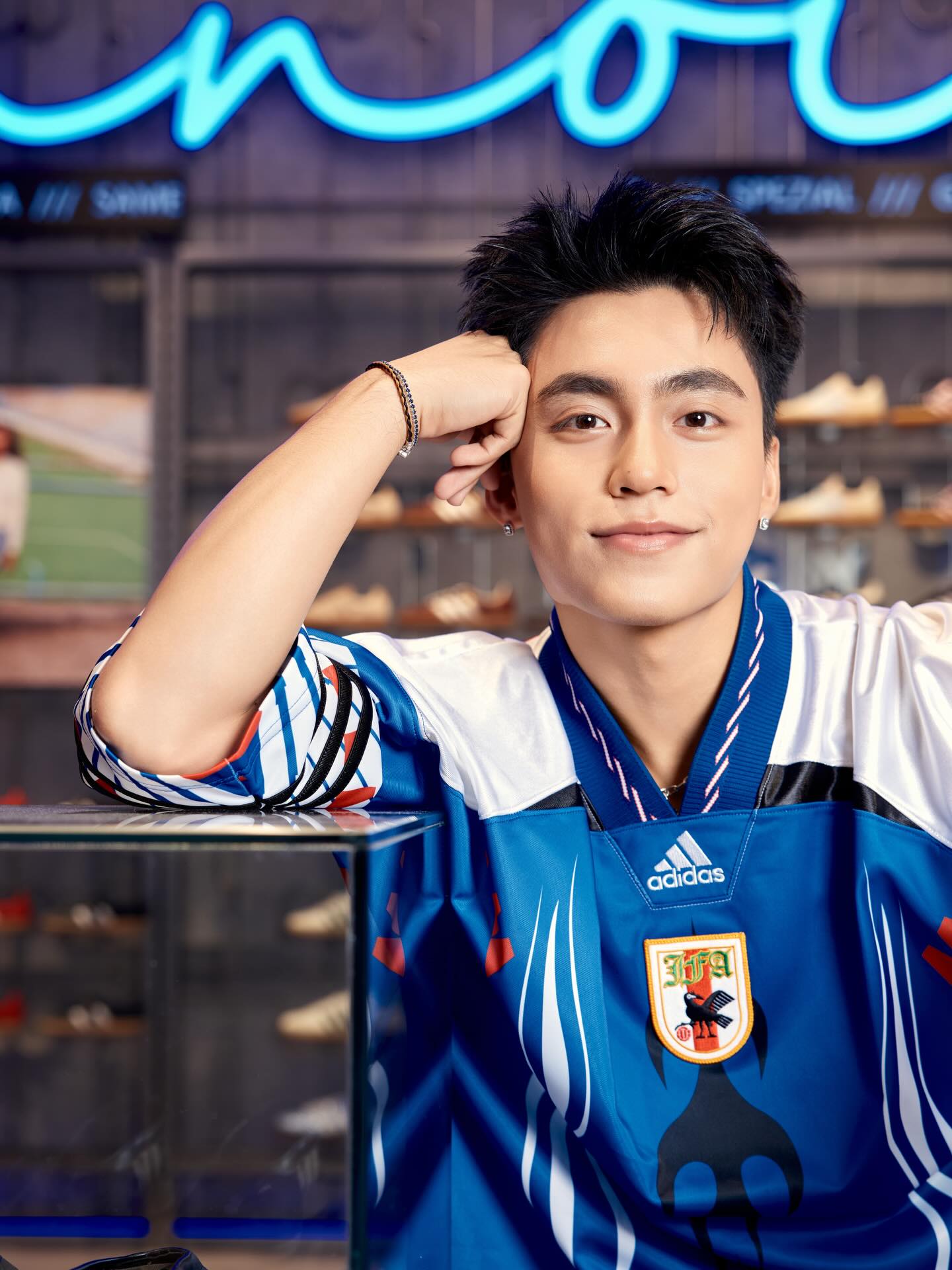 MONO g&acirc;y ch&uacute; &yacute; với phong c&aacute;ch thể thao ấn tượng tại H&agrave; Nội năm 2026 - Ảnh 4.