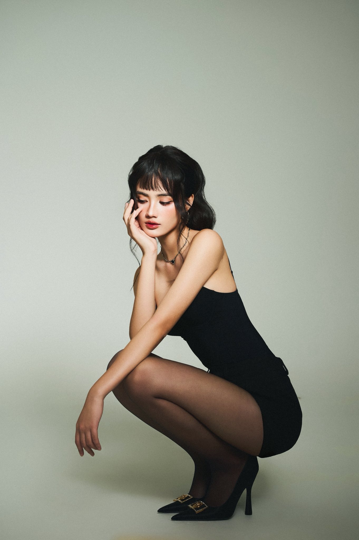 Hoa hậu &Yacute; Nhi khoe v&oacute;c d&aacute;ng quyến rũ khi du học &Uacute;c năm 2026 - Ảnh 6.