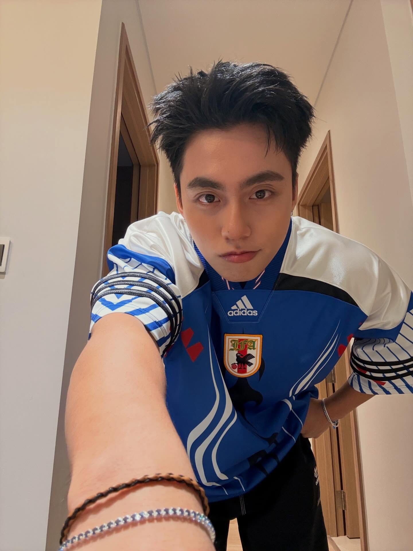 MONO g&acirc;y ch&uacute; &yacute; với phong c&aacute;ch thể thao ấn tượng tại H&agrave; Nội năm 2026 - Ảnh 1.