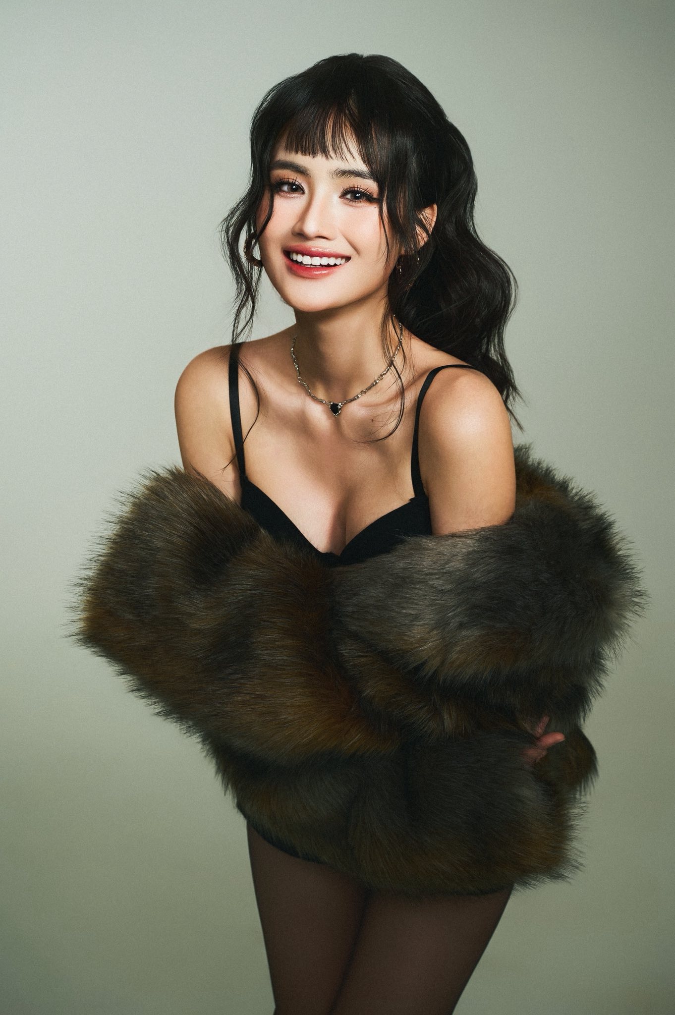 Hoa hậu &Yacute; Nhi khoe v&oacute;c d&aacute;ng quyến rũ khi du học &Uacute;c năm 2026 - Ảnh 4.