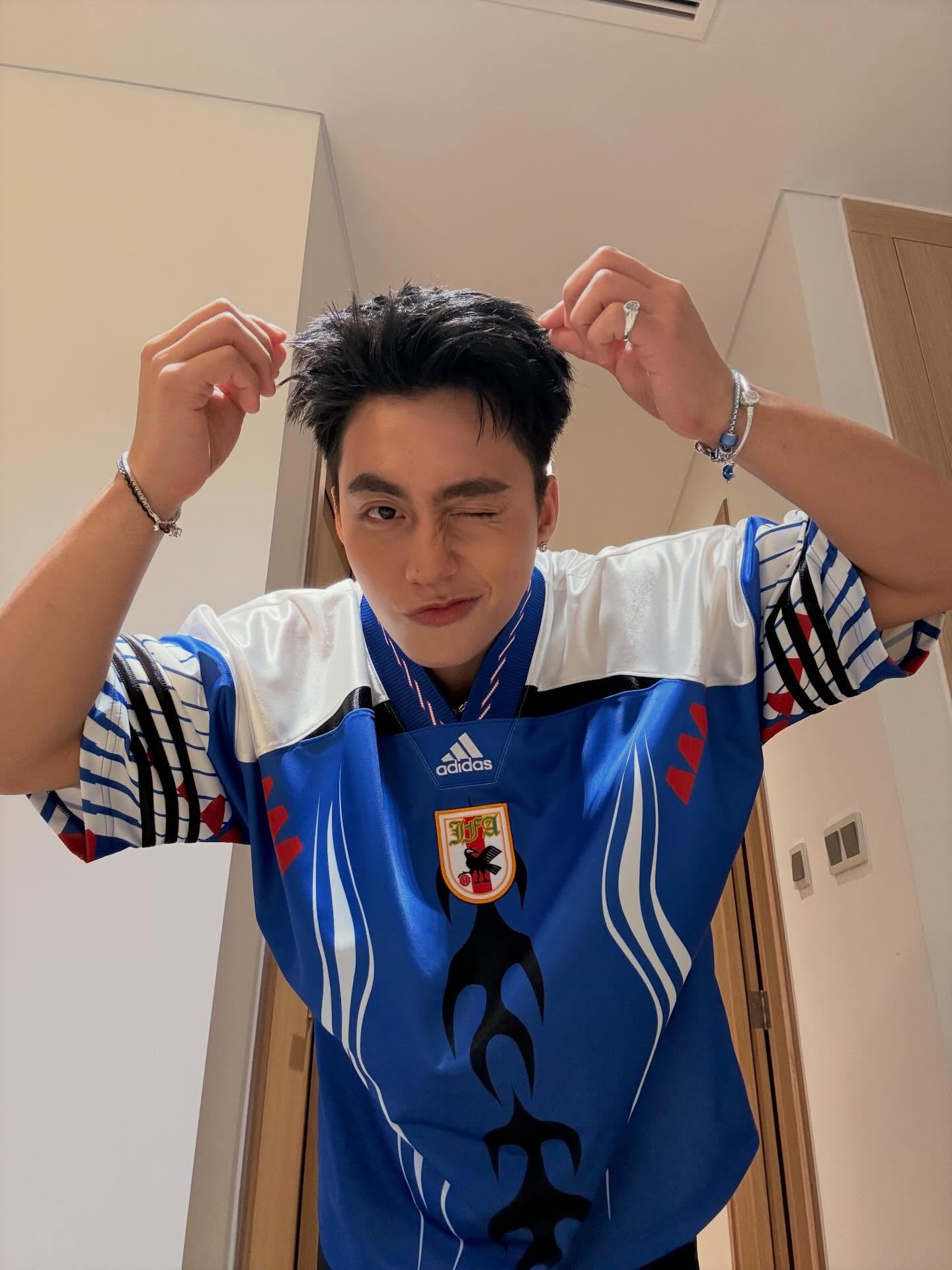 MONO g&acirc;y ch&uacute; &yacute; với phong c&aacute;ch thể thao ấn tượng tại H&agrave; Nội năm 2026 - Ảnh 2.