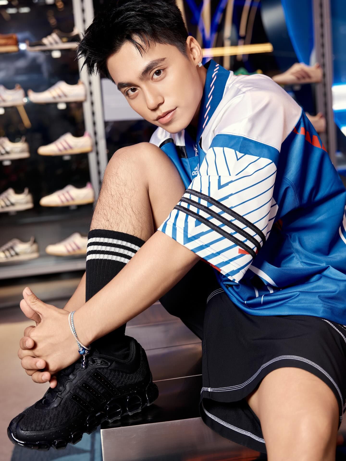 MONO g&acirc;y ch&uacute; &yacute; với phong c&aacute;ch thể thao ấn tượng tại H&agrave; Nội năm 2026 - Ảnh 8.