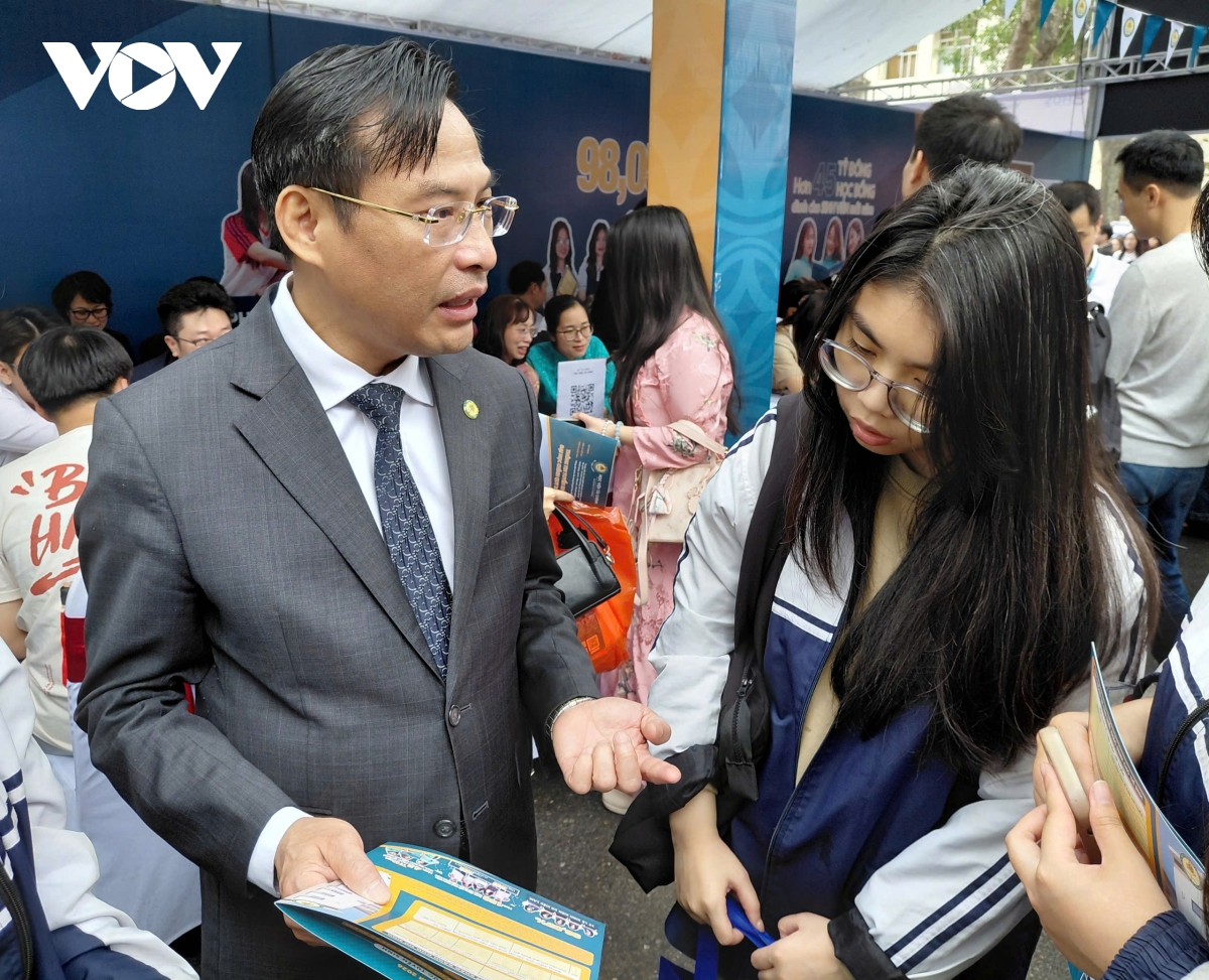 Học viện T&agrave;i ch&iacute;nh quy đổi điểm IELTS từ 5.5, x&eacute;t th&ecirc;m nhiều tổ hợp mới - Ảnh 2.