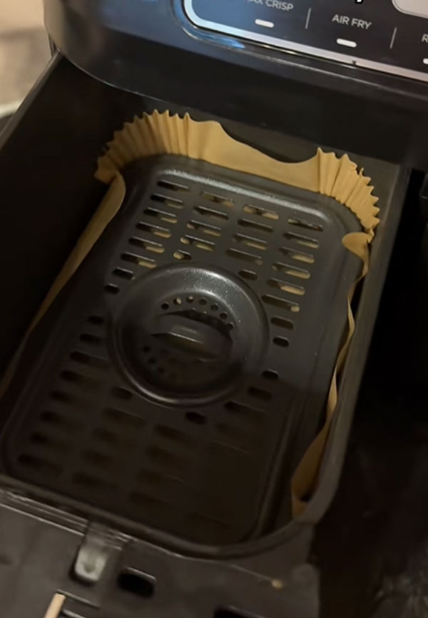 Th&oacute;i quen l&agrave;m giảm độ gi&ograve;n của thực phẩm khi d&ugrave;ng nồi chi&ecirc;n kh&ocirc;ng dầu - Ảnh 1.