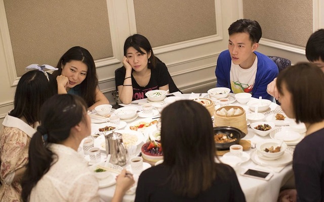 Bị ép bao cả buổi họp lớp vì giàu, tôi đứng lên trả phần mình rồi đi về khiến tất cả sững sờ - Ảnh 1. Bị ép bao cả buổi họp lớp vì giàu, tôi đứng lên trả phần mình rồi đi về khiến tất cả sững sờ - Ảnh 1.