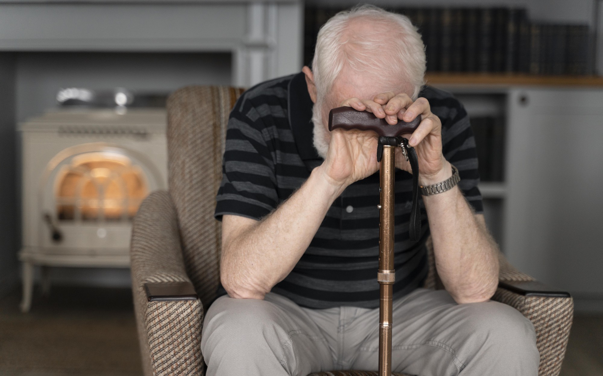 Cho tiền tỷ học đại học nhưng nhận lại sự o&aacute;n tr&aacute;ch: Người cha buộc phải đuổi con trai khỏi nh&agrave;