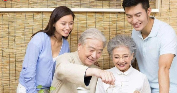 Đừng nuông chiều cha mẹ quá mức: Sự thật phũ phàng về 'ngu hiếu' khiến phận làm con kiệt quệ! - Ảnh 1. Đừng nuông chiều cha mẹ quá mức: Sự thật phũ phàng về 'ngu hiếu' khiến phận làm con kiệt quệ! - Ảnh 1.