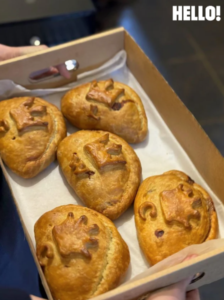 William l&agrave;m b&aacute;nh gối tặng vợ con - Ảnh 2.