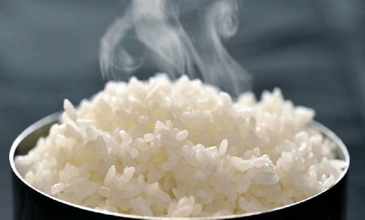 Khi nấu cơm, tại sao lại cho th&ecirc;m giấm trắng v&agrave; dầu ăn? - Ảnh 2.