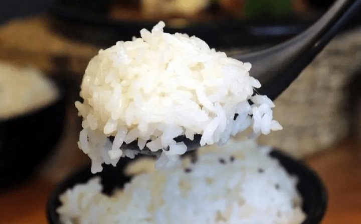 Khi nấu cơm, tại sao lại cho th&ecirc;m giấm trắng v&agrave; dầu ăn? - Ảnh 3.