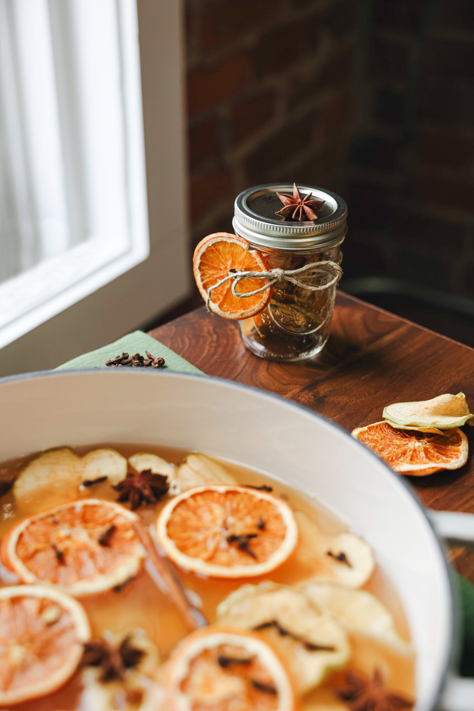 'Bỏ v&agrave;ng v&agrave;o lửa': Mẹo d&ugrave;ng một thứ bỏ đi để gọi thần t&agrave;i gh&eacute; thăm gian bếp - Ảnh 1.