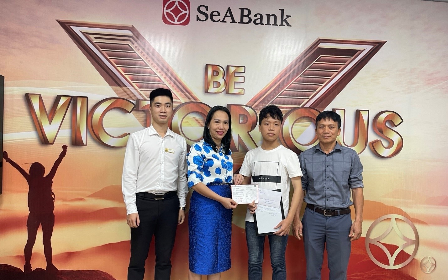 Đồng Hành Chắp Cánh Ước Mơ Cho Học Sinh Nghèo Vượt Khó