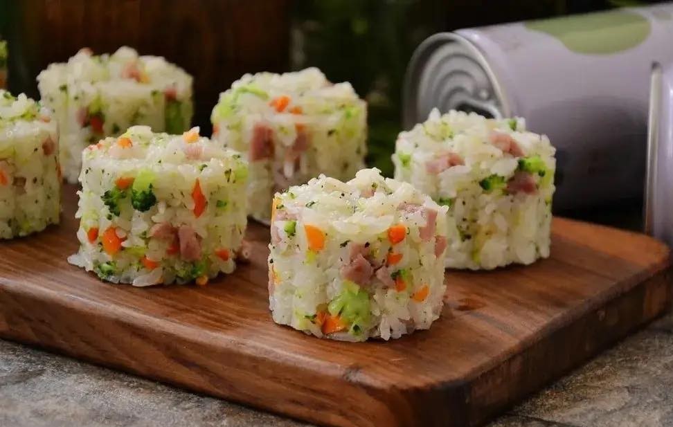 5 c&ocirc;ng thức l&agrave;m cơm nắm si&ecirc;u nhanh d&ugrave;ng ăn s&aacute;ng - trưa - tối đều ngon lại đẹp mắt, nh&igrave;n thấy đ&atilde; th&iacute;ch m&ecirc; - Ảnh 5.