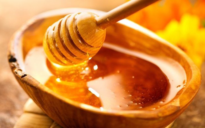 Những c&aacute;ch sử dụng mật ong cho người bị sỏi thận