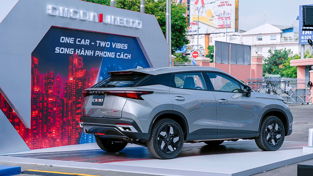 SUV 7 chỗ hybrid gi&aacute; 599 triệu đồng ở Việt Nam đẹp đẳng cấp, c&ocirc;ng nghệ tối t&acirc;n cạnh tranh Toyota Corolla Cross, rẻ chưa từng thấy - Ảnh 5.