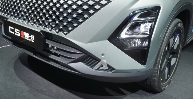 SUV 7 chỗ hybrid gi&aacute; 599 triệu đồng ở Việt Nam đẹp đẳng cấp, c&ocirc;ng nghệ tối t&acirc;n cạnh tranh Toyota Corolla Cross, rẻ chưa từng thấy - Ảnh 3.